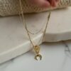 HERMOSO COLLAR DE TRES CAPAS CON DIJE DE MEDIA LUNA